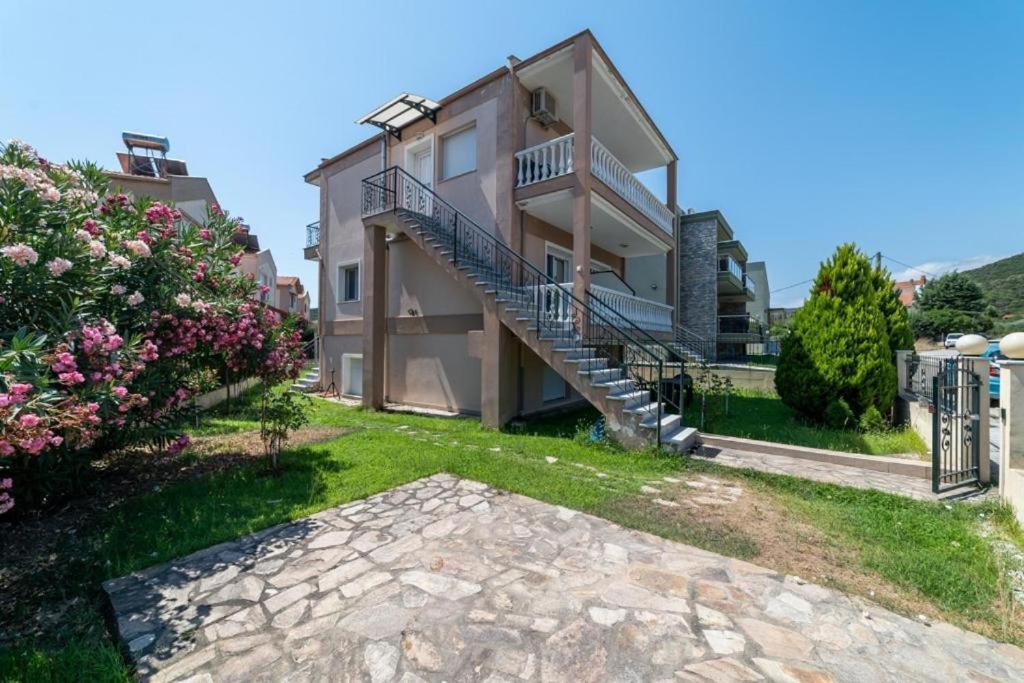 Side By Side Apartamento Nea Iraklitsa Exterior foto
