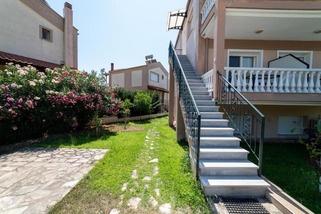 Side By Side Apartamento Nea Iraklitsa Exterior foto